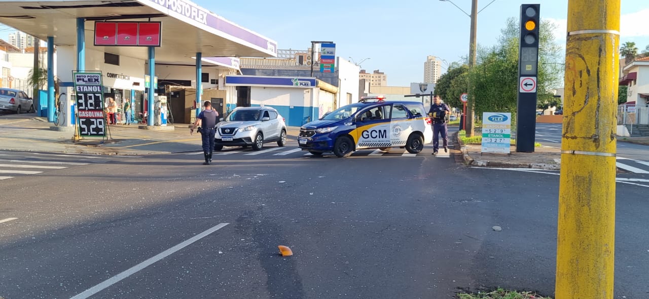 Foto 21 de 21 — Veículo de luxo se envolve em grave acidente na Via Expressa